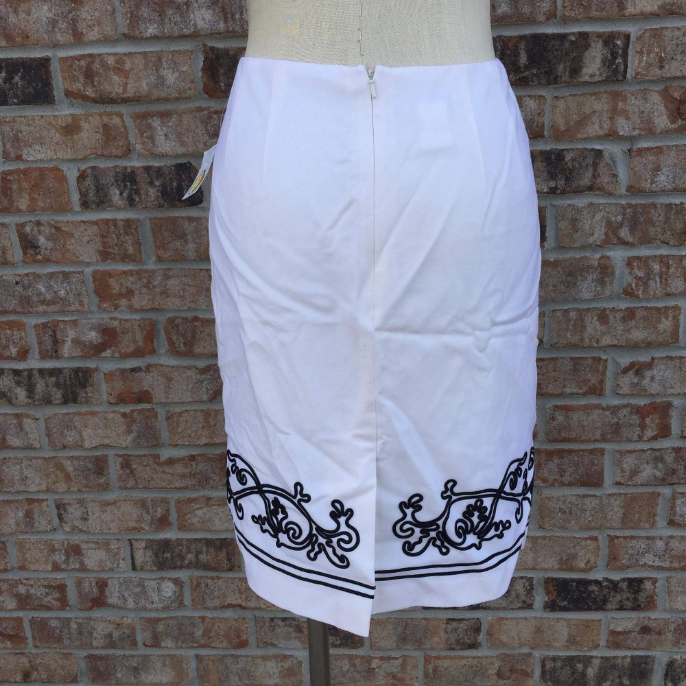 NWT Embroidered Talbots Skirt White 12P - Picture 2 of 5